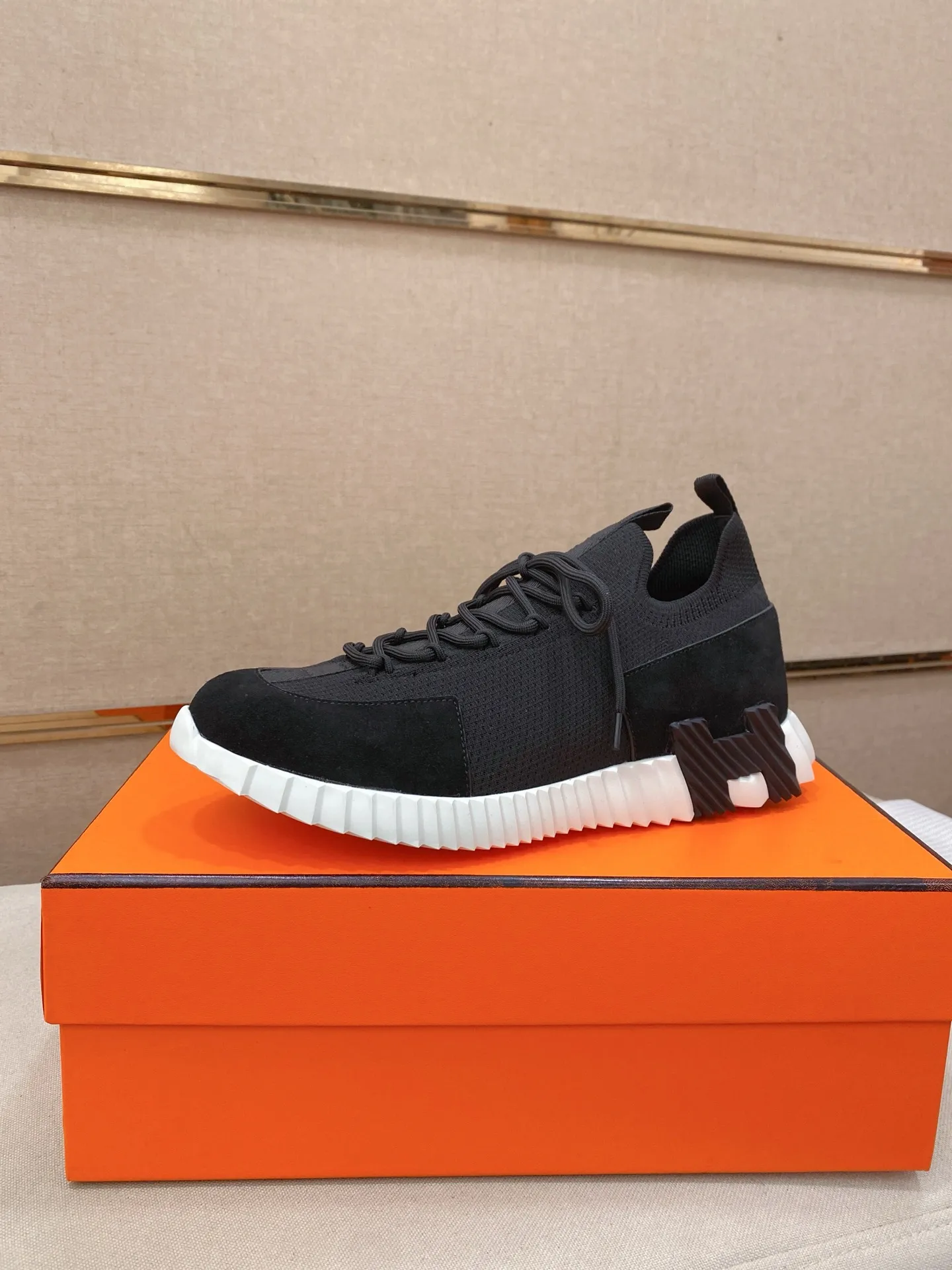 Men's clothing and shoes💰: 620💰《HERMES》【Classic Original Version】Hermès; Top 🔝 Purchasing Agency 🔍🔍Men's latest 🇺🇸 counters are on sale simultaneously, original imported from Italy ▲▲Silk cowhide with breathable fabric ▲▲ (high-end and expensive Qi·Grade) Exquisite workmanship (Italian 🇮🇹Imported water-dyed 🐂cowhide lining) Sole: Original sole provided by the original factory, ⚠️Exclusive double-layer activity·TPR·Rubber·Combined molded outsole; Super·comfortable·wear-resistant·non-slip·environmental protection The real thing is more beautiful if you take the real thing (high quality, follow the order), you can enter and exit the counter at will * Number of yards: 38·39·40·41·42·43·44# (can be customized 45.)